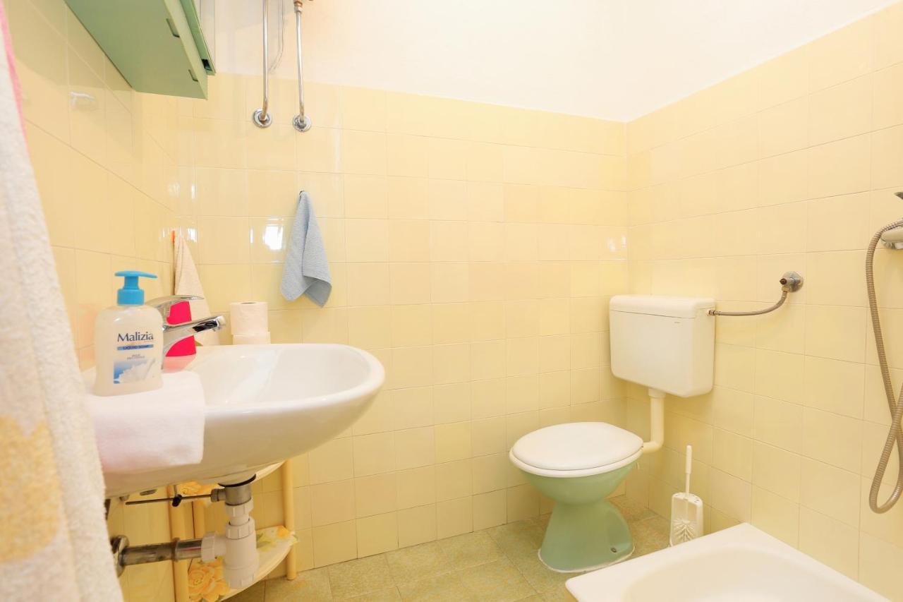 Rooms With A Parking Space Brela, Makarska - 17281 Exterior photo